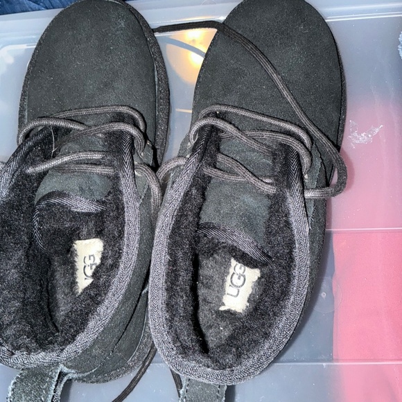 Ugg ankle shoes in black size 7 - Picture 2 of 3